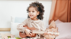 ukulele-played-by-a-young-girl-3662761-1024x682